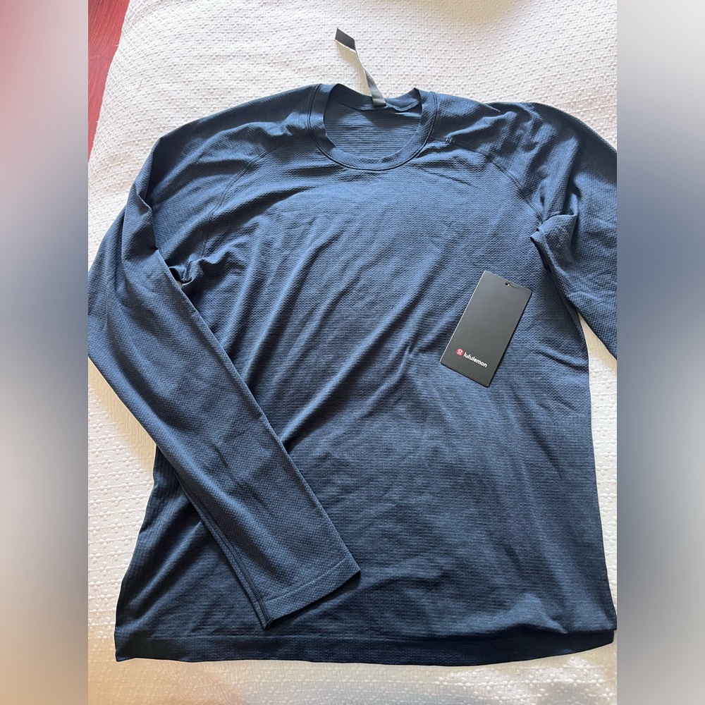 NWT lululemon long sleeve mens top, size large